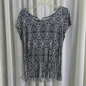 Bongo size large black and white fringed top